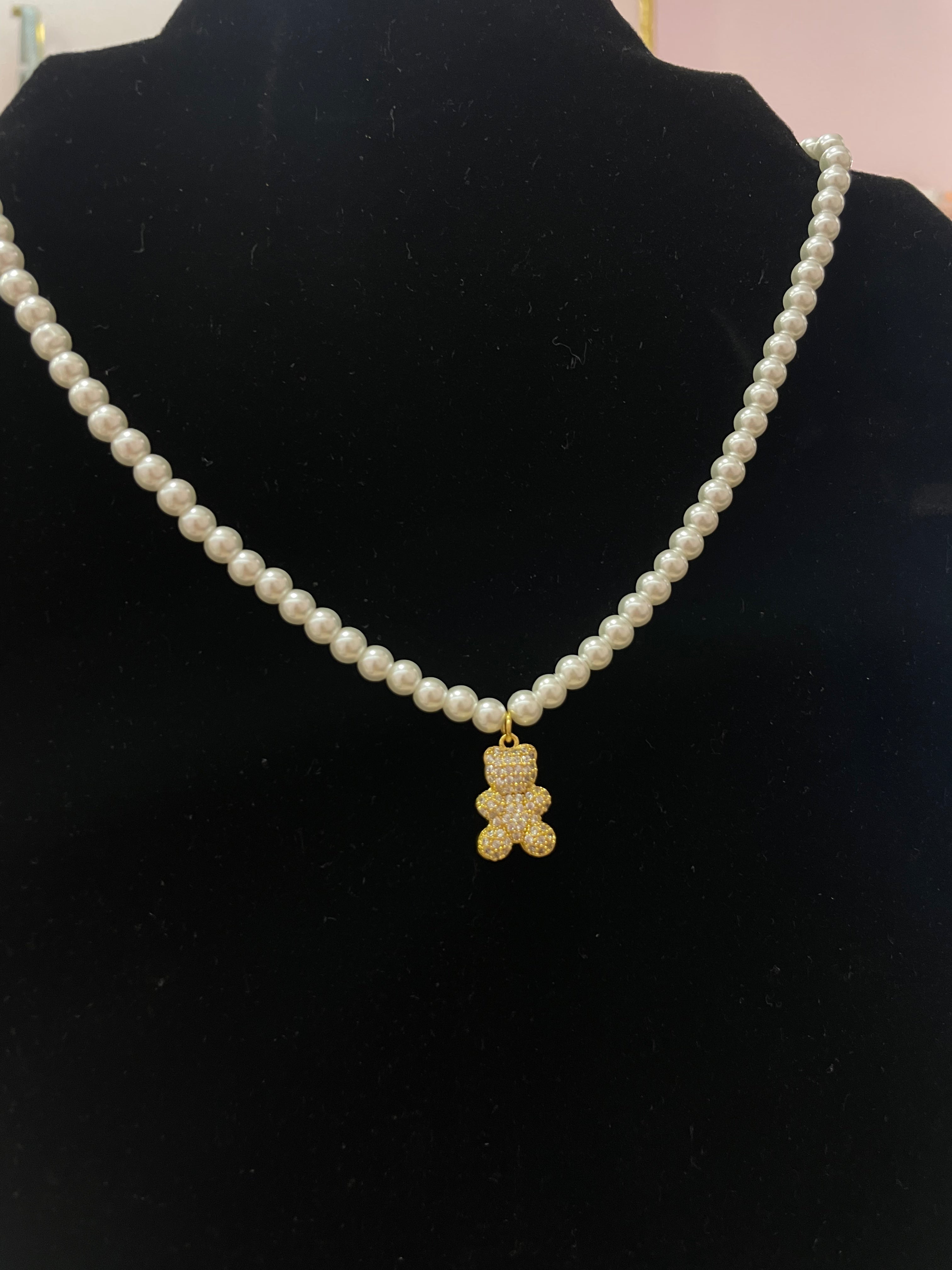 COLLANA CON PERLE E ORSETTO
